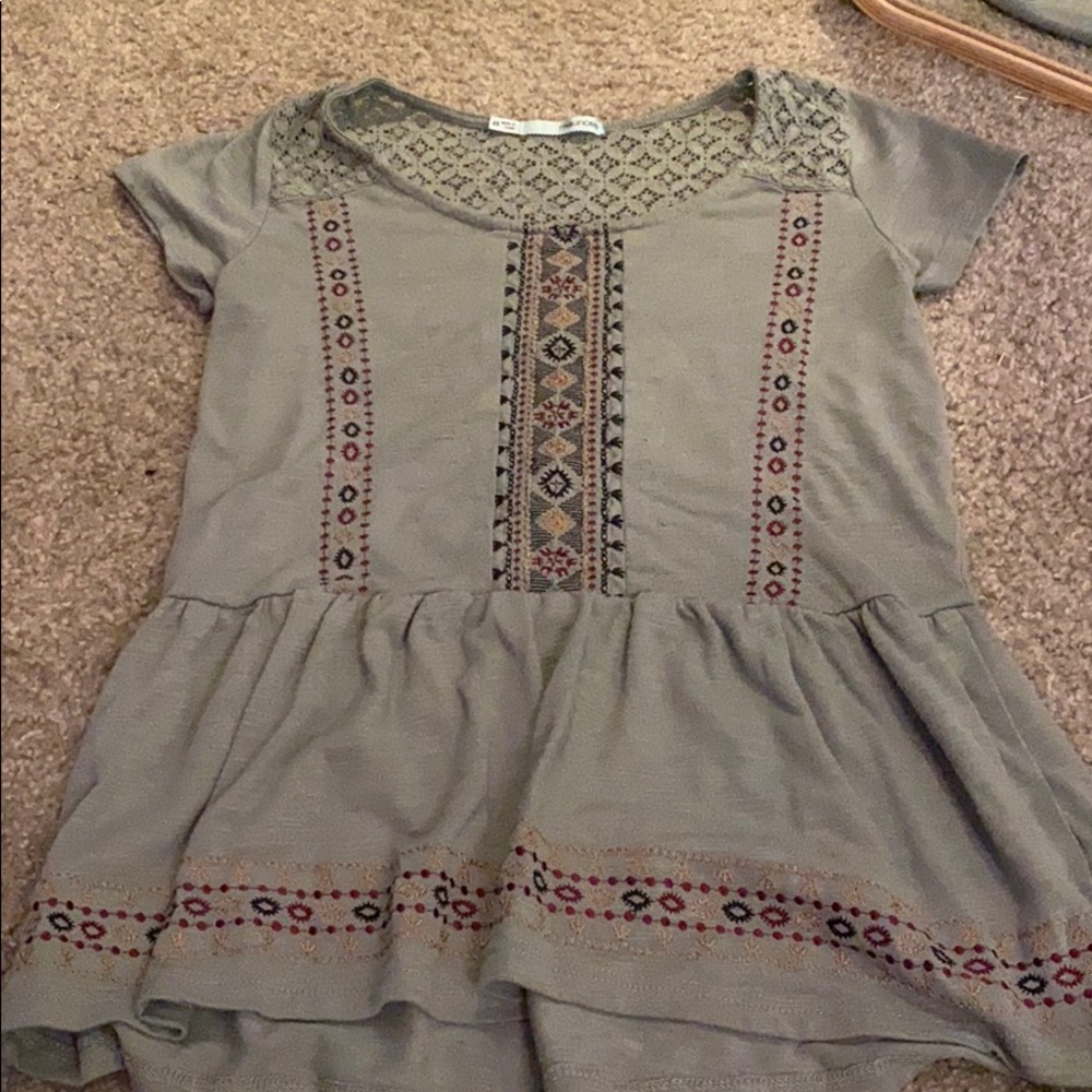 XS green patterned tunic blouse